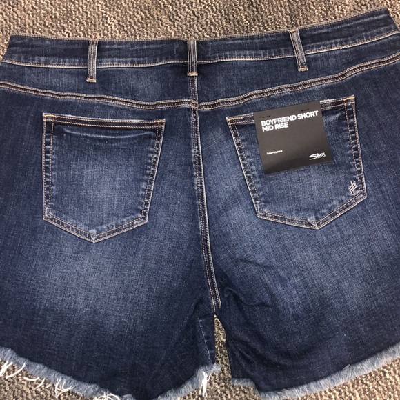 SILVER Brand Boyfriend High Waisted Jean Shorts Distressed Size 20W | NWT - Picture 4 of 6